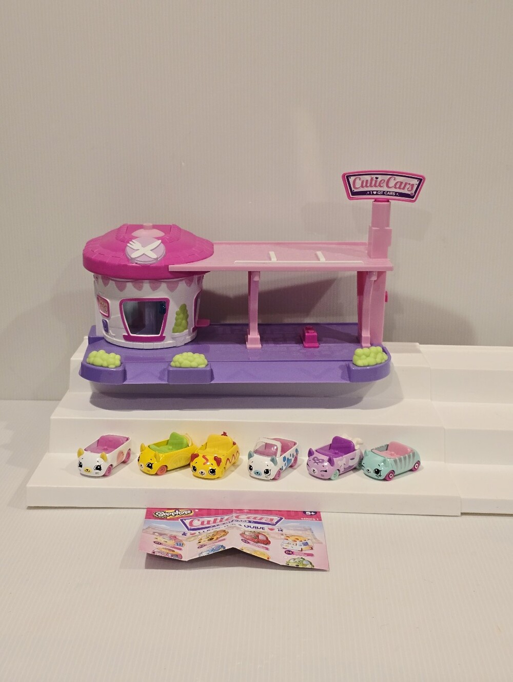 Shopkins Cutie Cars Drive Thru Diner Playset With Cutie Cars Set